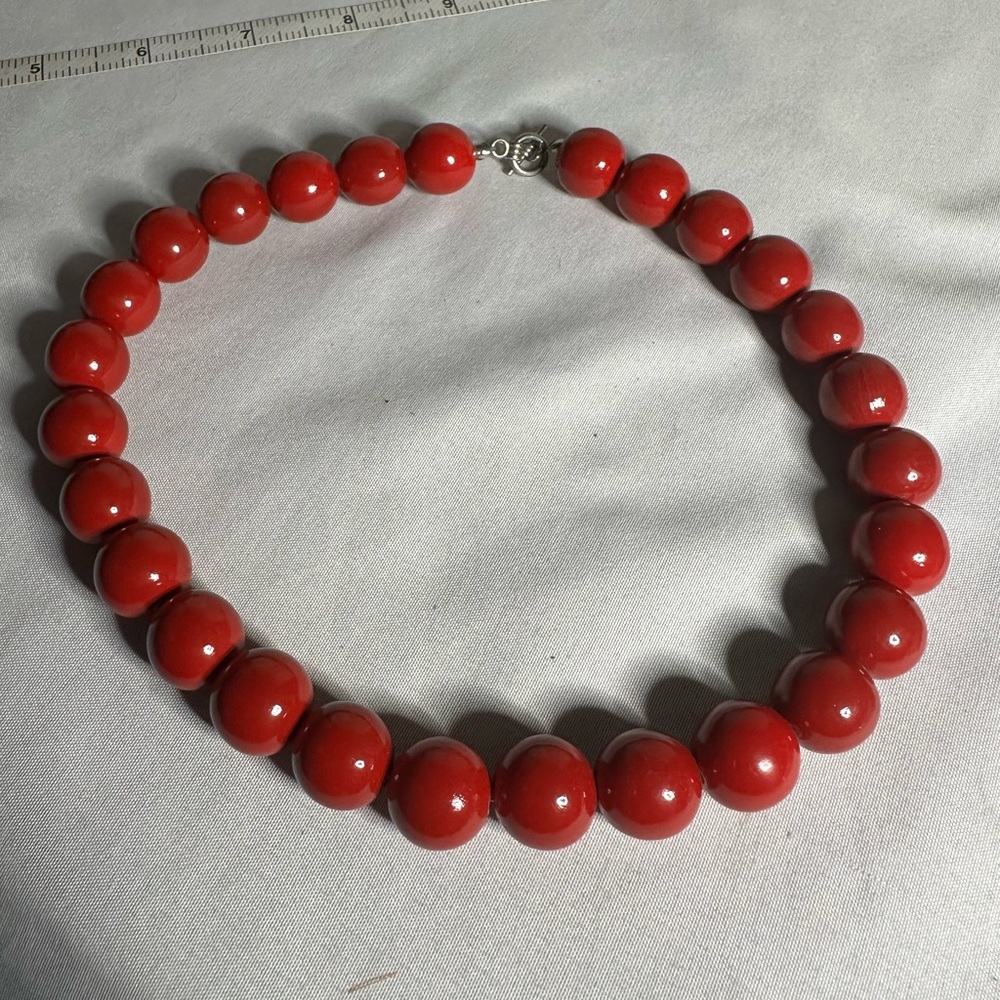 Red gumball style necklace with toggle clasp - Picture 2 of 5